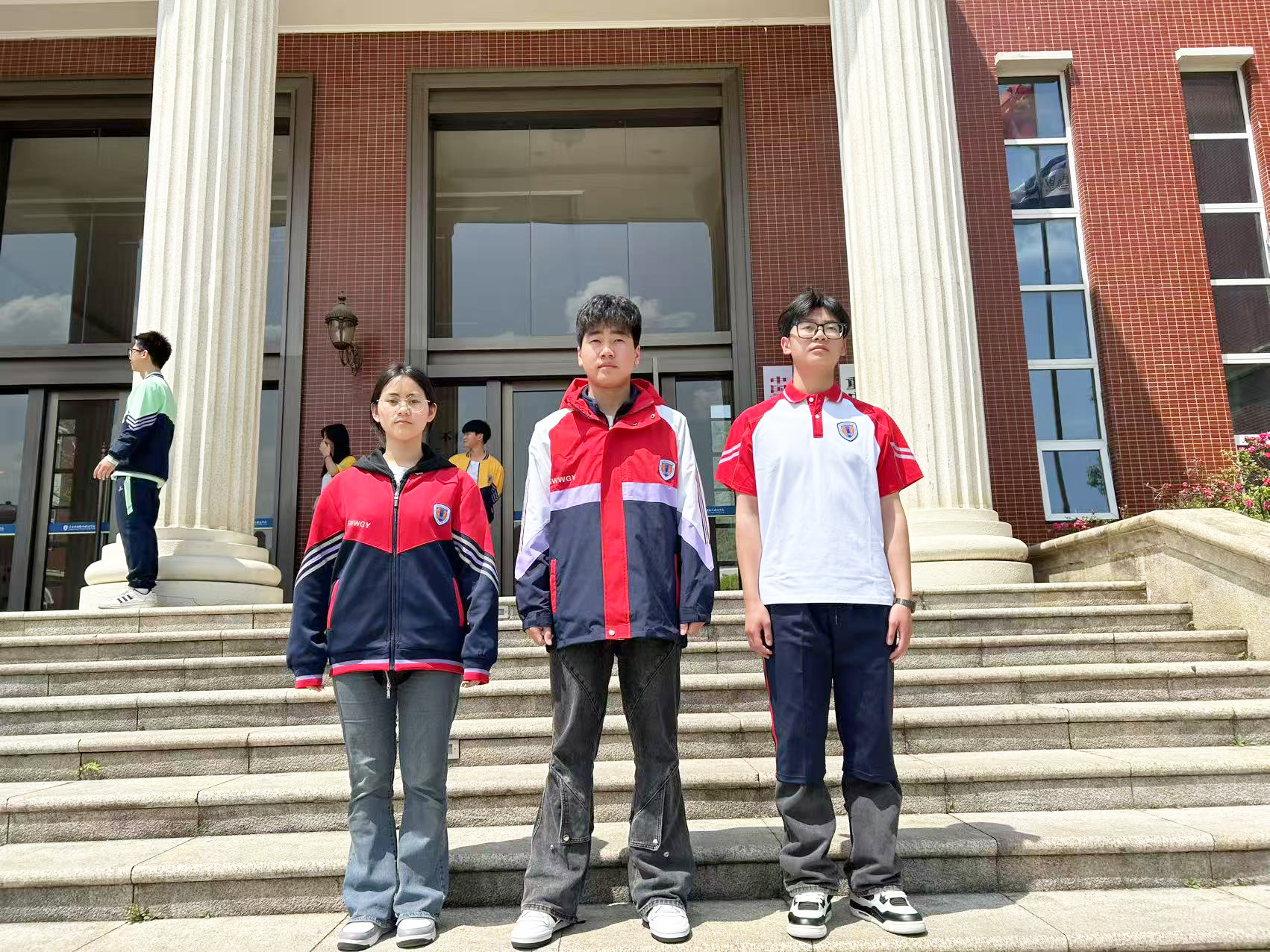 多方共议 阳光采购——我校学校服选用采购工作纪实