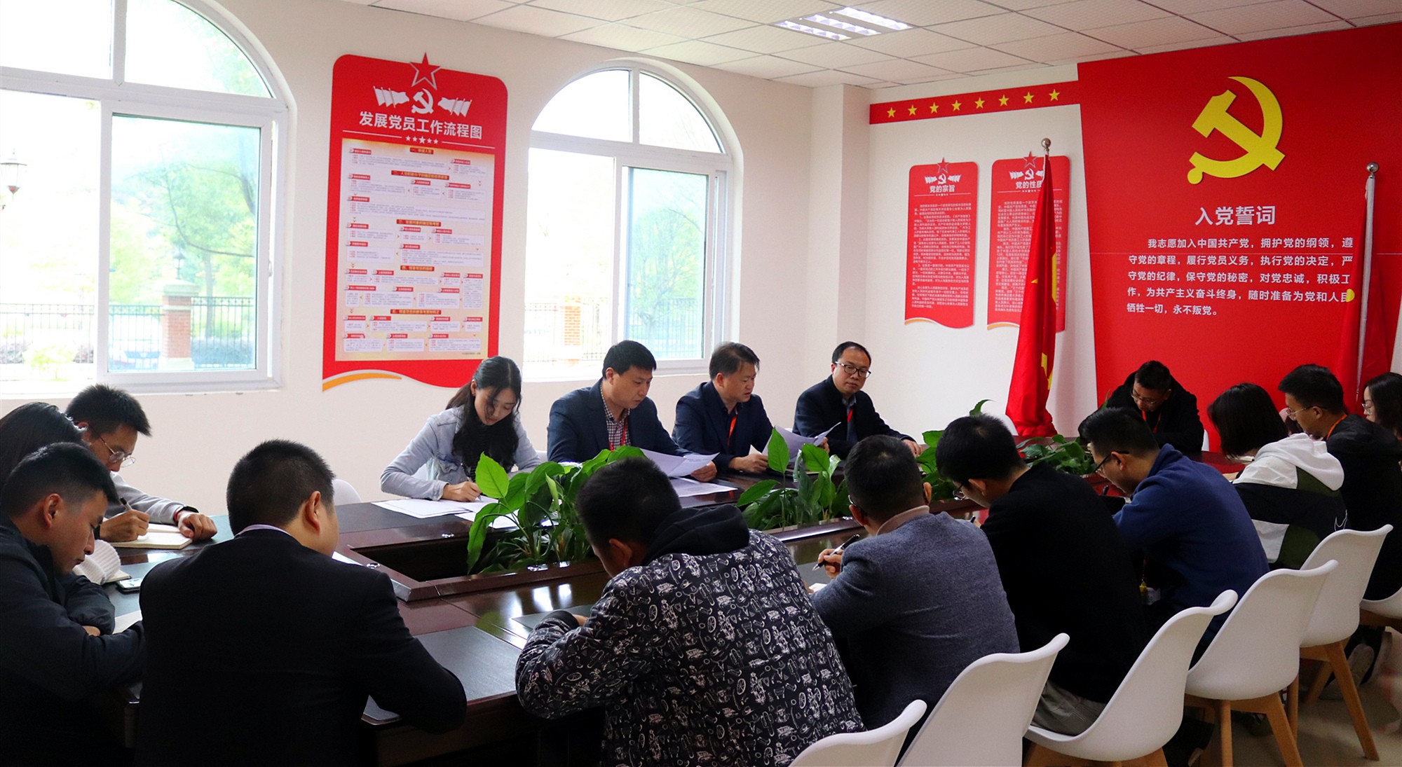 国维外语校党支部开展10月主题党日活动