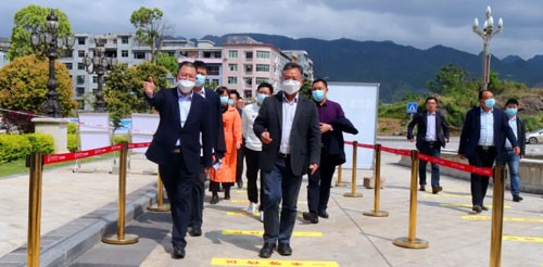 区政府副区长谢承刚一行到我校检查疫情防控和复学复课准备工作