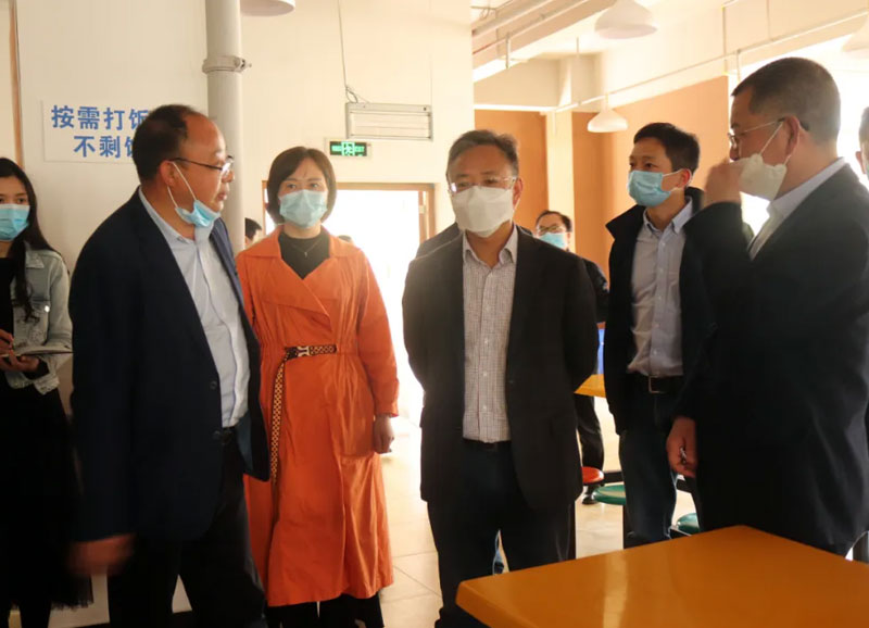 区政府副区长谢承刚一行到我校检查疫情防控和复学复课准备工作 区政府副区长谢承刚一行到我校检查疫情防控和复学复课准备工作