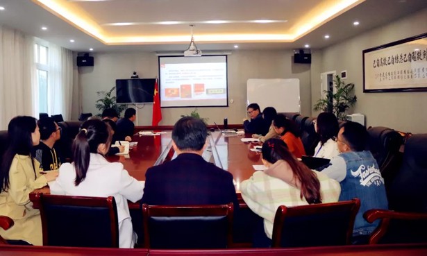 不忘初心 牢记使命 | 我校党支部开展主题教育专题党课