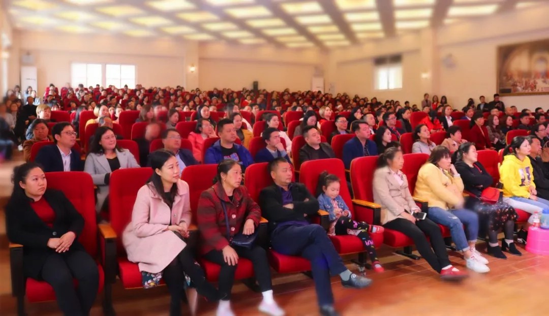 家校同心 与子同行——记国维外国语学校首届《家长吧 · 课堂》 家校同心 与子同行——记国维外国语学校首届《家长吧 · 课堂》