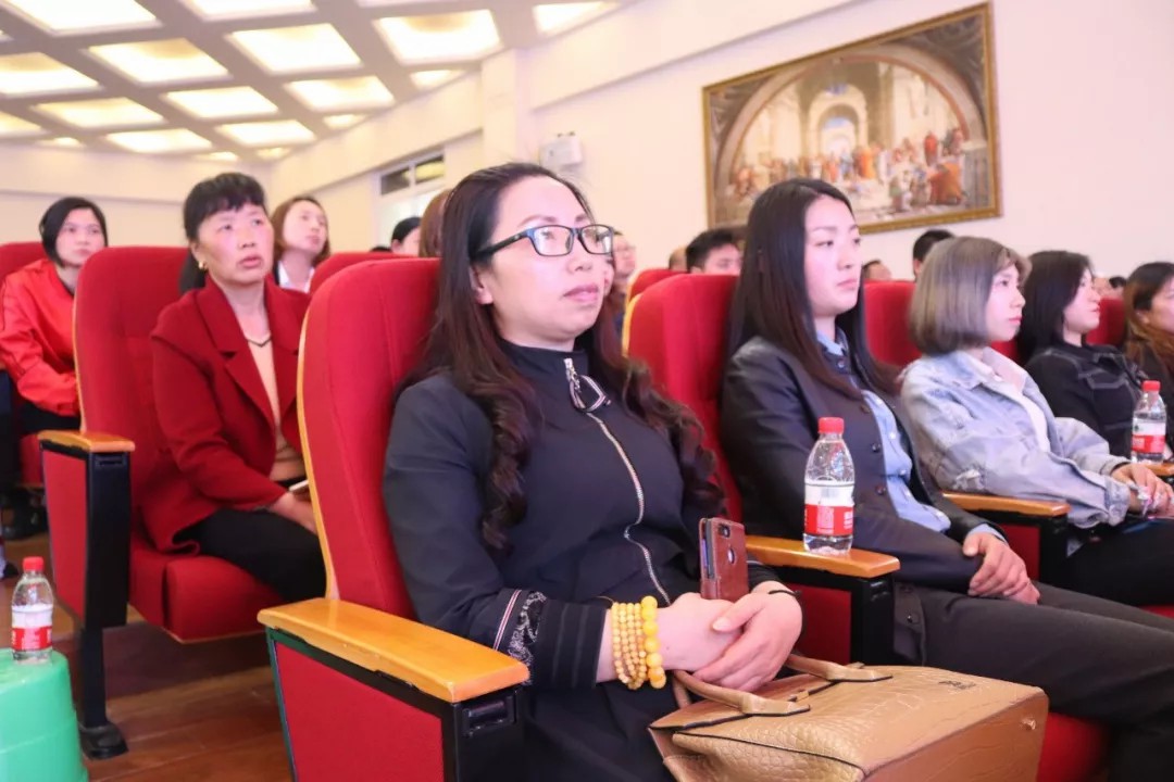 家校同心 与子同行——记国维外国语学校首届《家长吧 · 课堂》 家校同心 与子同行——记国维外国语学校首届《家长吧 · 课堂》