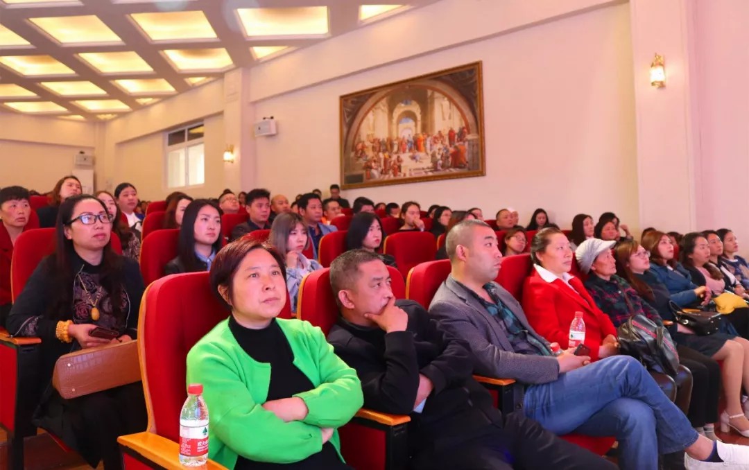 家校同心 与子同行——记国维外国语学校首届《家长吧 · 课堂》 家校同心 与子同行——记国维外国语学校首届《家长吧 · 课堂》