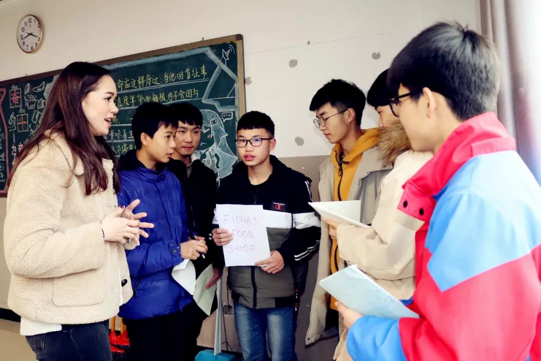 重外外教进课堂 原汁原味学英语 | 记重外外教送课进国维 重外外教进课堂 原汁原味学英语 | 记重外外教送课进国维
