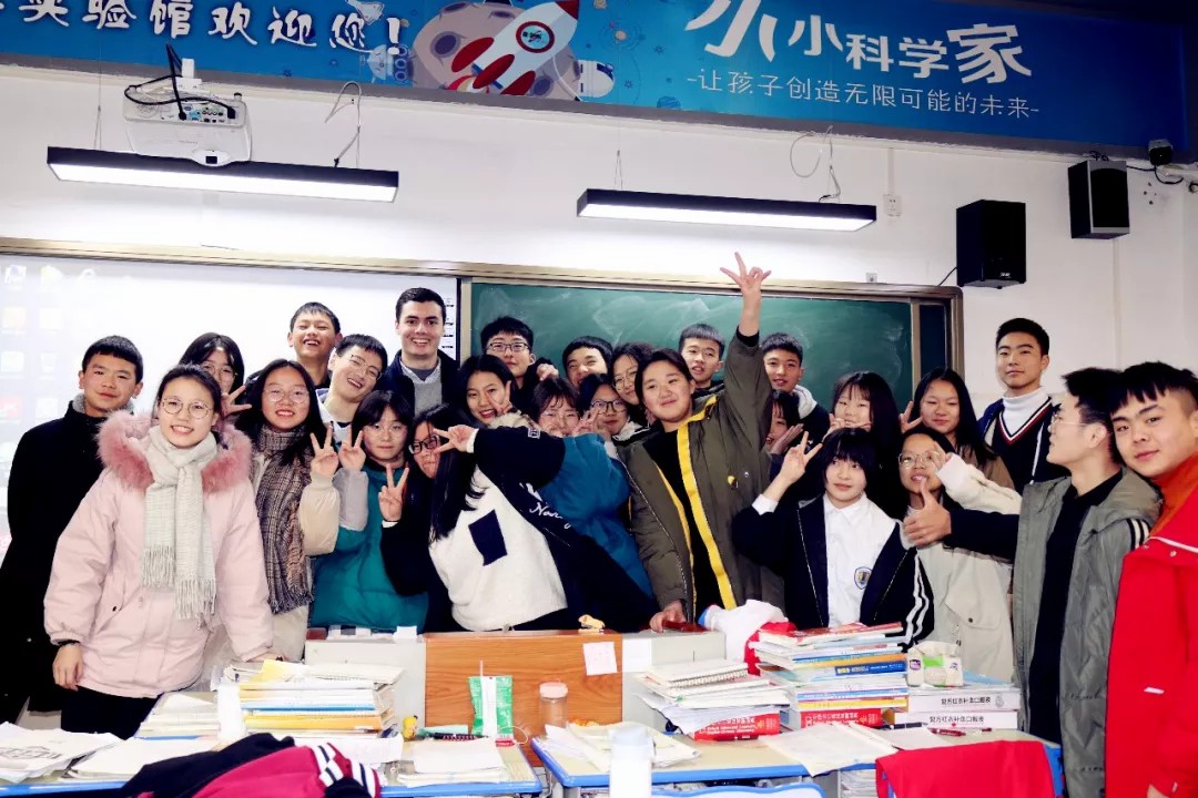 重外外教进课堂 原汁原味学英语 | 记重外外教送课进国维 重外外教进课堂 原汁原味学英语 | 记重外外教送课进国维