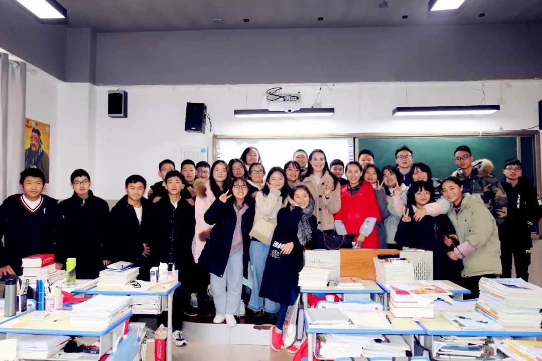 重外外教进课堂 原汁原味学英语 | 记重外外教送课进国维 重外外教进课堂 原汁原味学英语 | 记重外外教送课进国维
