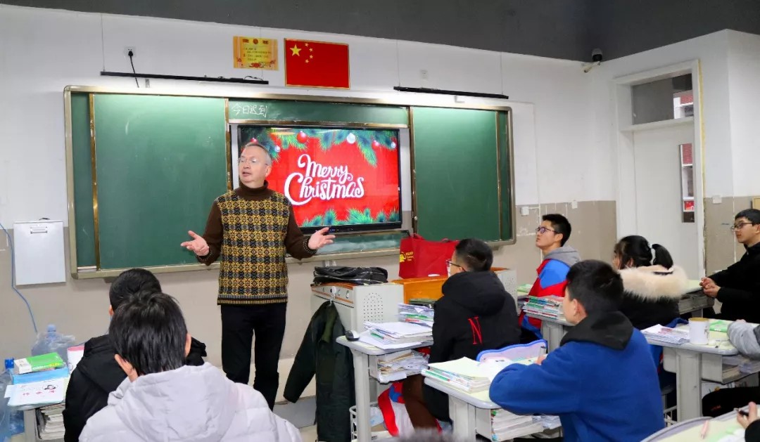 重外外教进课堂 原汁原味学英语 | 记重外外教送课进国维 重外外教进课堂 原汁原味学英语 | 记重外外教送课进国维