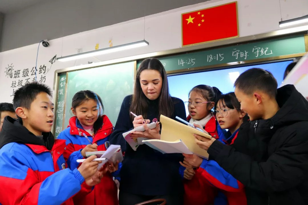 重外外教进课堂 原汁原味学英语 | 记重外外教送课进国维 重外外教进课堂 原汁原味学英语 | 记重外外教送课进国维