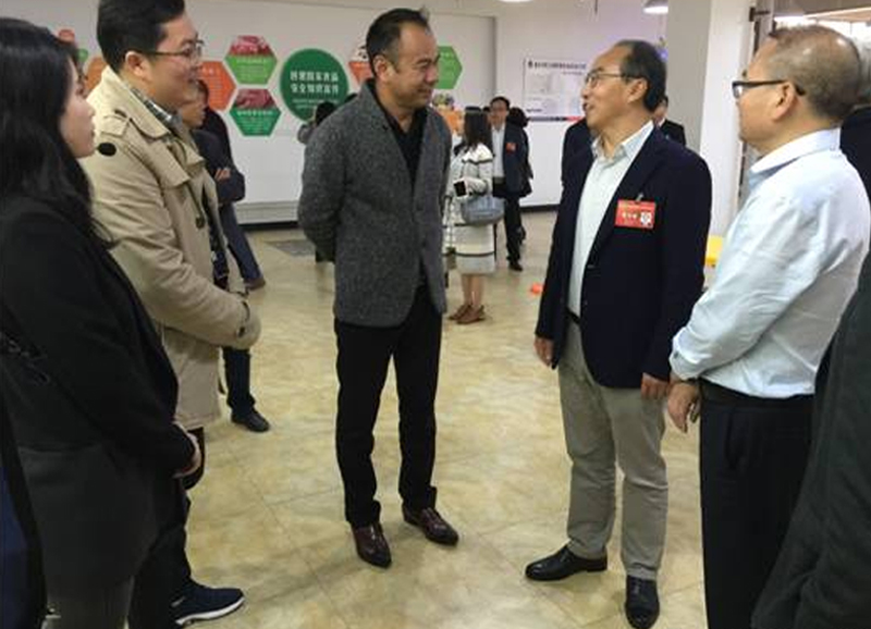 黔江区政协主席夏于峰莅临我校视察指导。 黔江区政协主席夏于峰莅临我校视察指导。