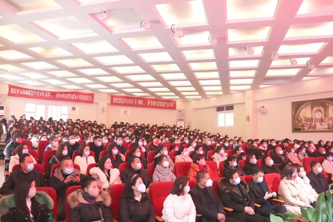 家校共育| 我校初中部举行家长会