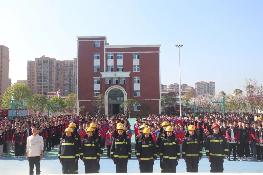 消防演练 防患未“燃”