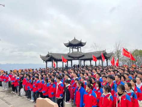 远足研学丨手拉手“丈量”武陵山·心连心重走“红军路”